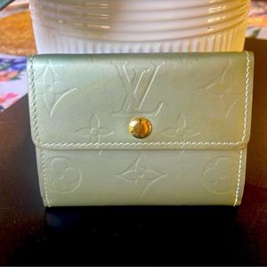 Louis Vuitton rare gray Vernis short wallet